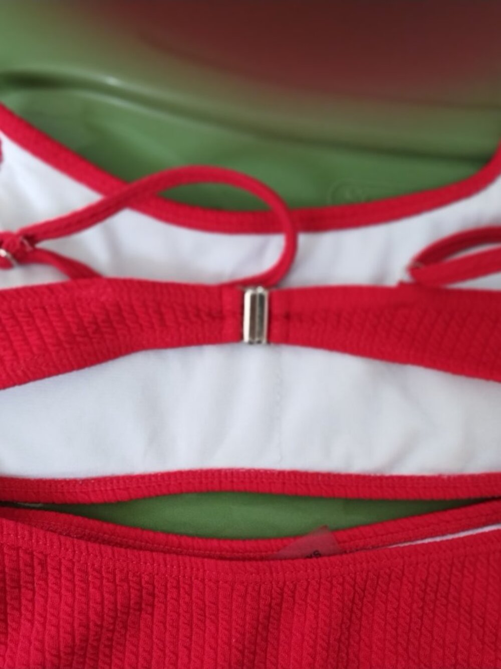 Red bikini - Picture 3 of 4